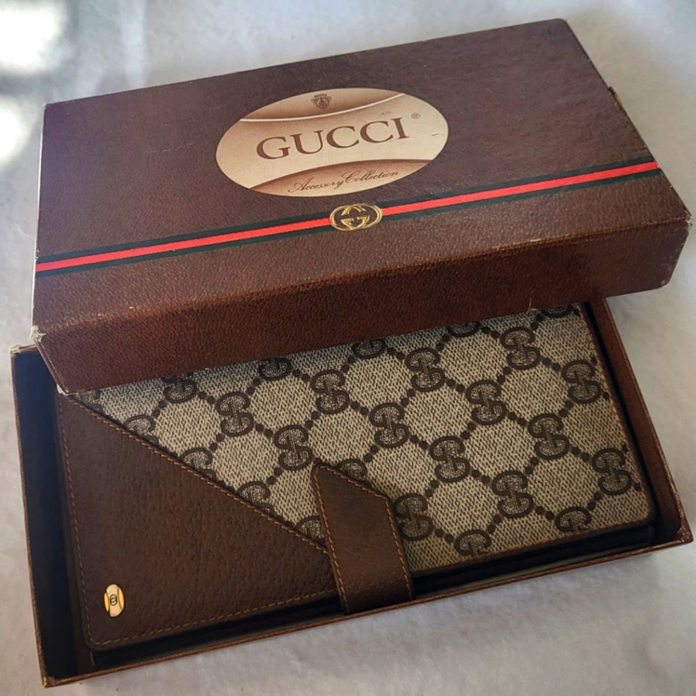 Authentic Vintage Gucci wallet